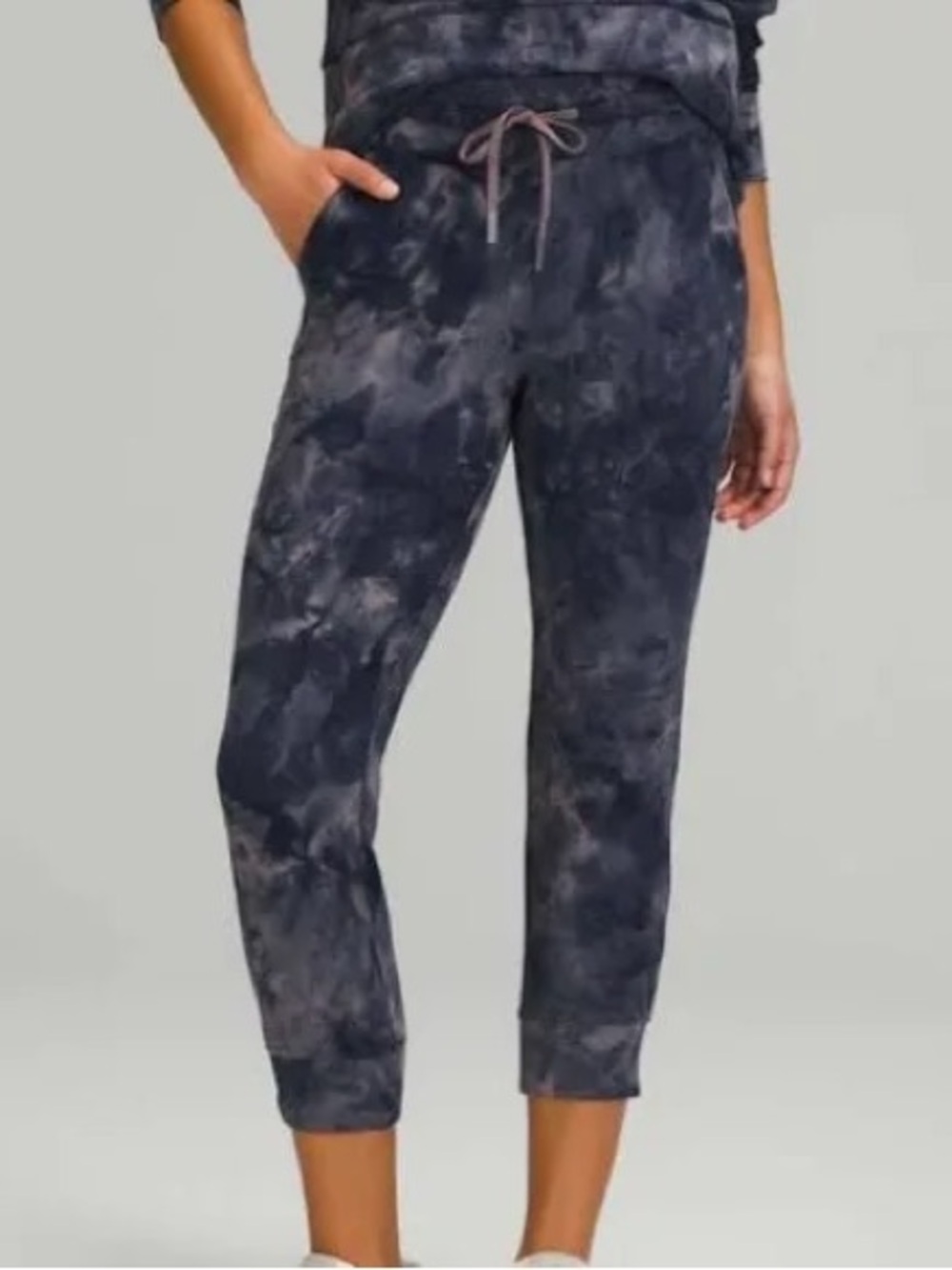 Lululemon Ready to Rulu High-Rise Joggers in a Diamond Dye Lunar Rock True Navy